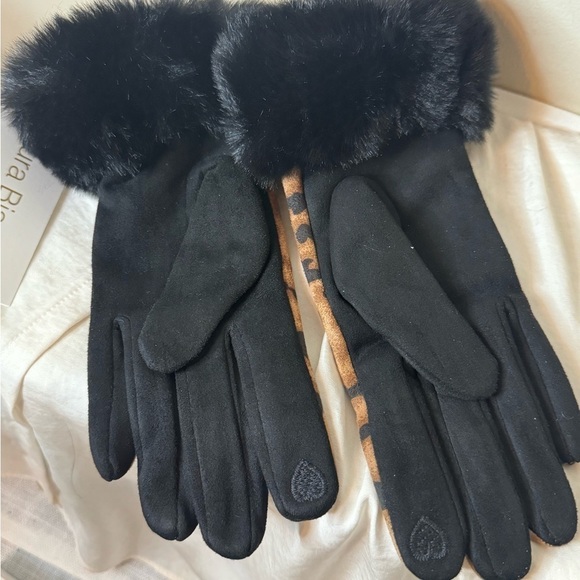 Laura Biagotti purchased in Italy ladies small animal print and fur gloves - Picture 5 of 7